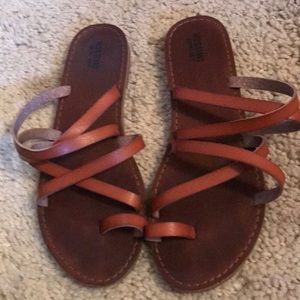 Flat sandals